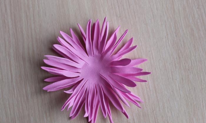 Jepit rambut diperbuat daripada foamiran Chrysanthemum