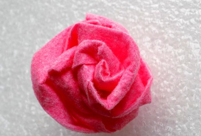 Cách làm hoa hồng từ khăn ăn viscose