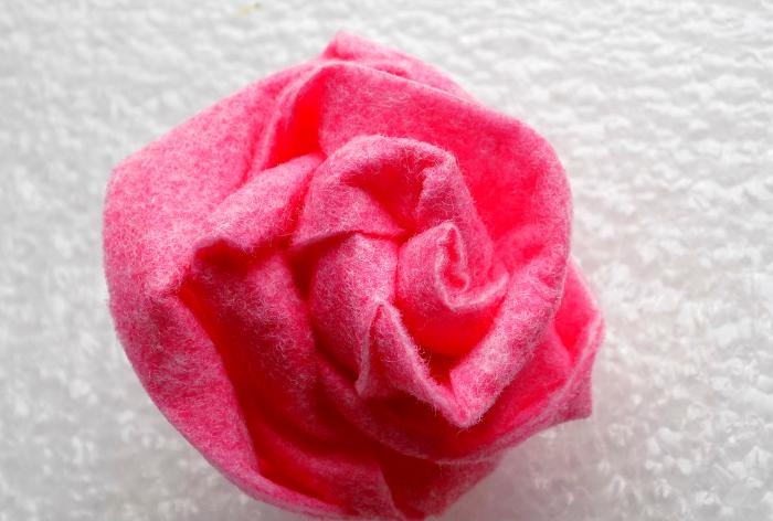 Cara membuat bunga mawar dari serbet viscose
