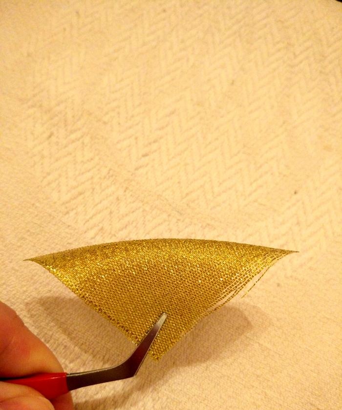Vlinder gemaakt van linten volgens de Kanzashi-techniek