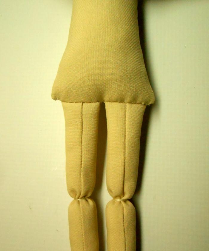 Come cucire una bambola di stoffa passo dopo passo