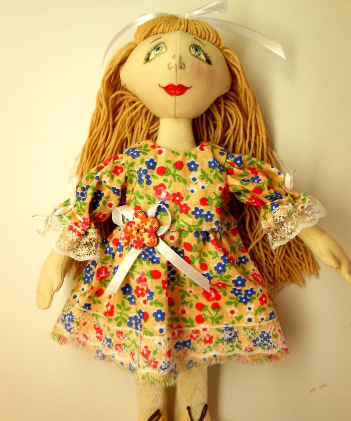 How to sew a textile doll step by step