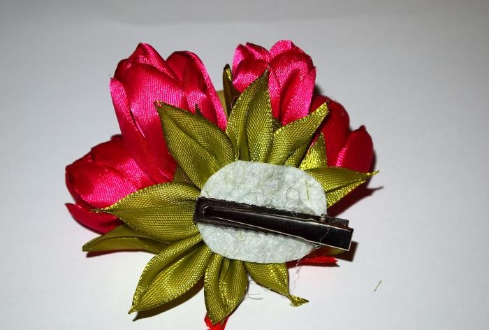 ดอกทิวลิปทำจากริบบิ้นผ้าซาติน