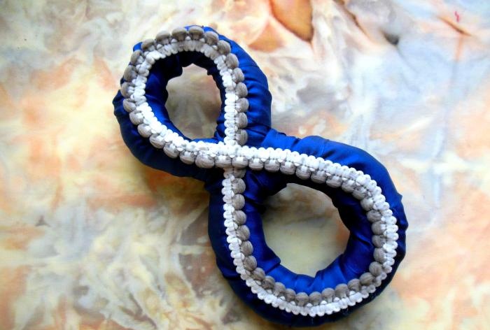 Figure eight made of foam rubber and satin ribbons