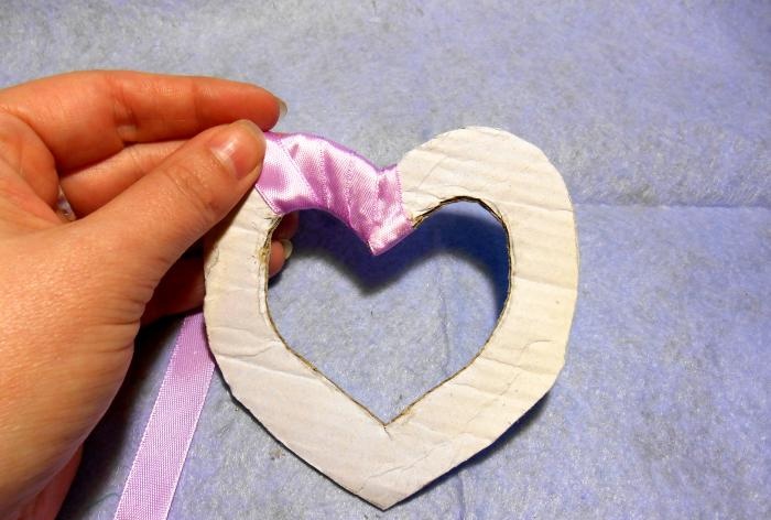 Valentine volumetrik diperbuat daripada reben satin