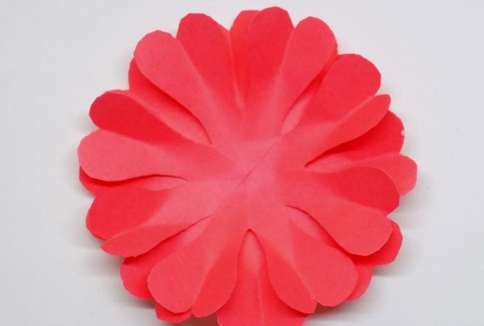 Bunga yang subur diperbuat daripada bulatan
