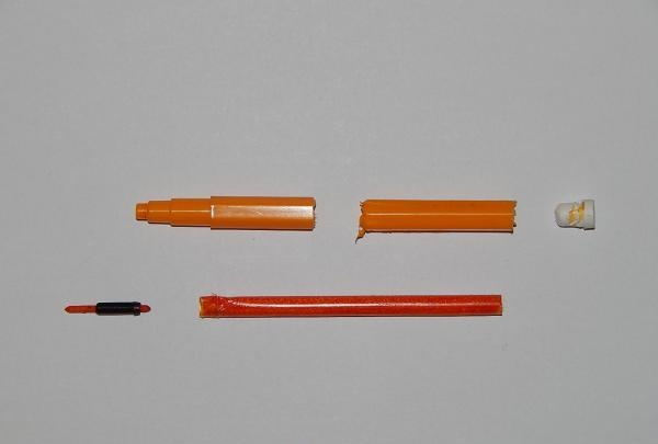 disassembling the felt-tip pen