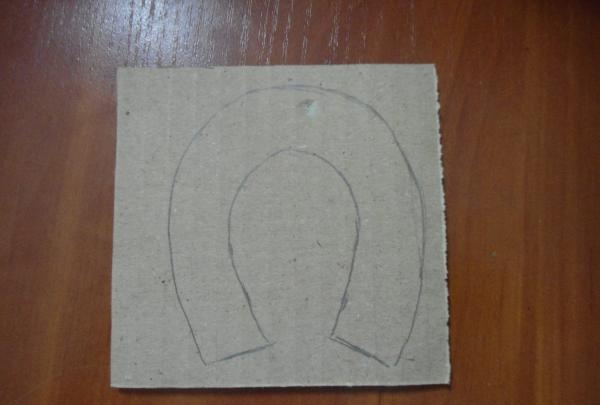 draw the outline of a horseshoe