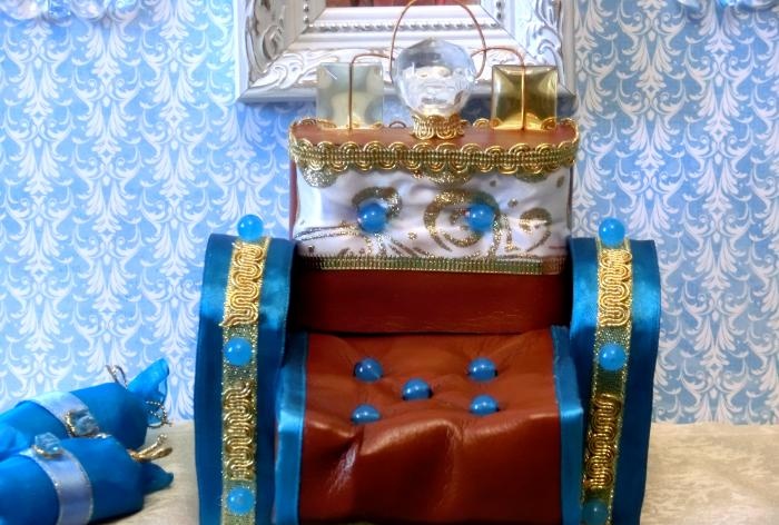 Kunglig soffa för en docka