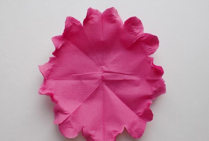 Cách làm một bông hoa tươi tốt từ khăn ăn giấy