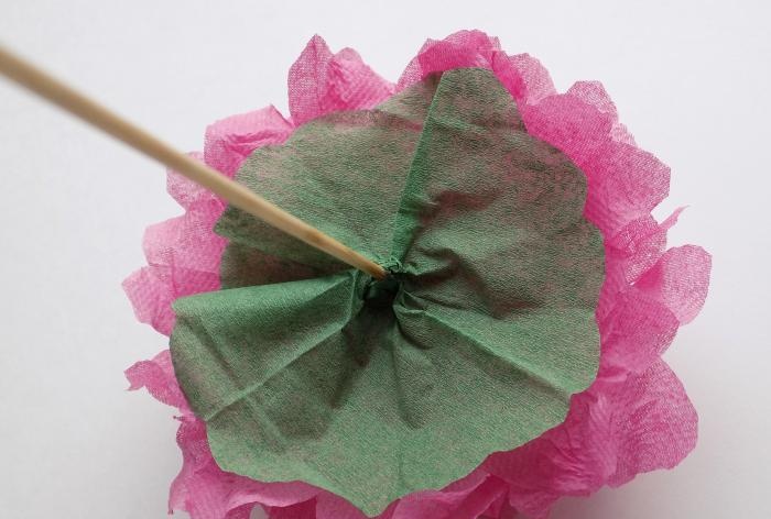 Hogyan készítsünk buja virágot papírszalvétából