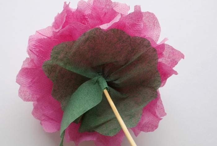 วิธีทำดอกไม้อันเขียวชอุ่มจากกระดาษเช็ดปาก