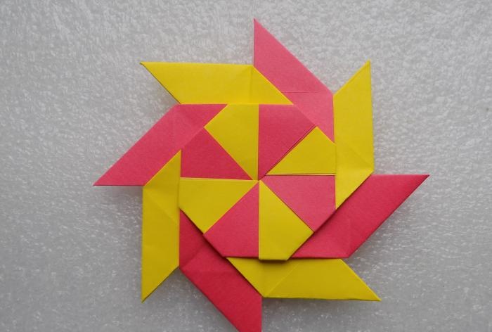 Étoile en papier transformable