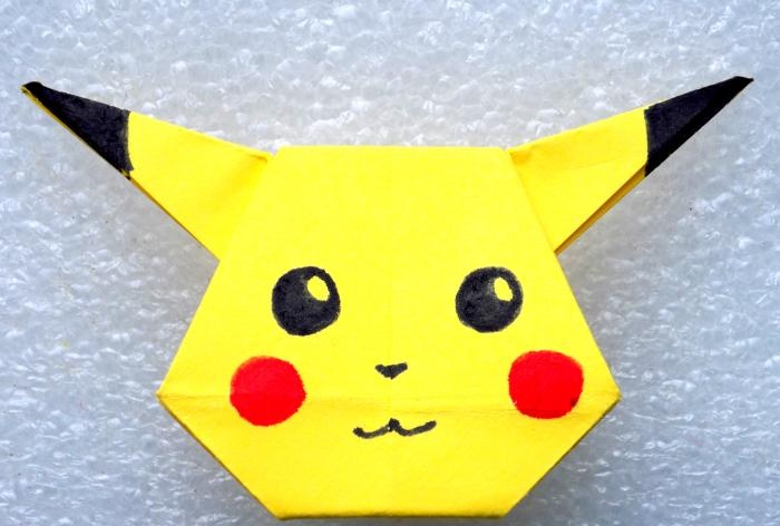 Origami tekniğini kullanan Pokemon Pikachu