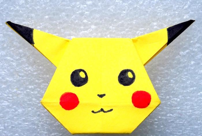 Pokemon Pikachu, izmantojot origami tehniku