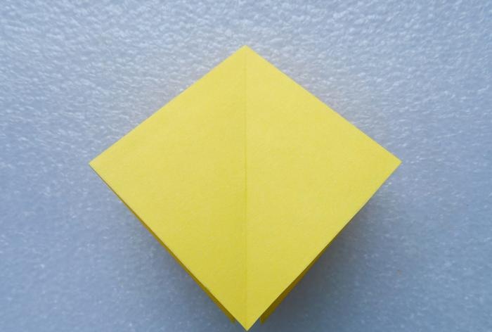 Pokemon Pikachu ved hjelp av origami-teknikk