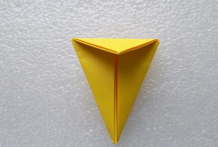 Pokemon Pikachu koristeći origami tehniku