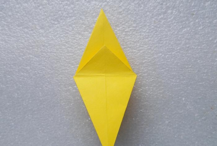 Pokemon Pikachu, izmantojot origami tehniku