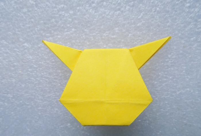 Pokemon Pikachu folosind tehnica origami