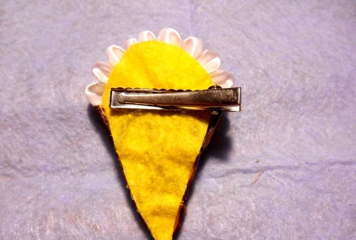Ice cream clip made of satin ribbons