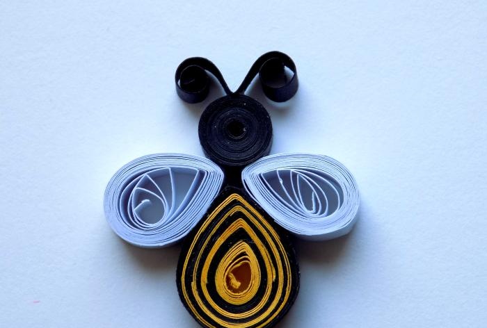 How to make a bee using the quilling technique