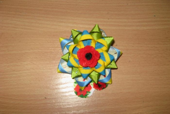 Broche med ukrainske symboler