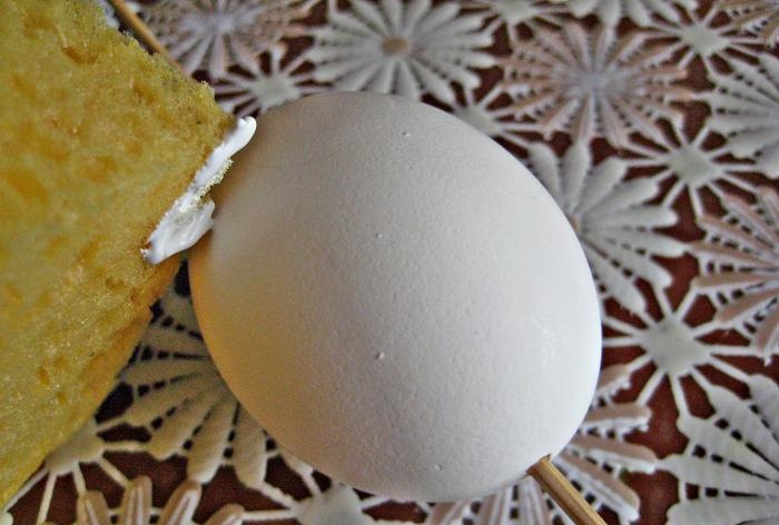 Bakul Paskah dengan telur