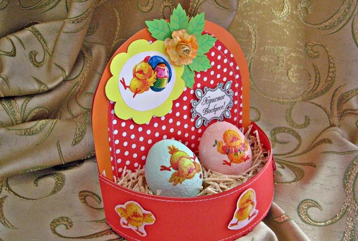 Великденска кошница с яйца