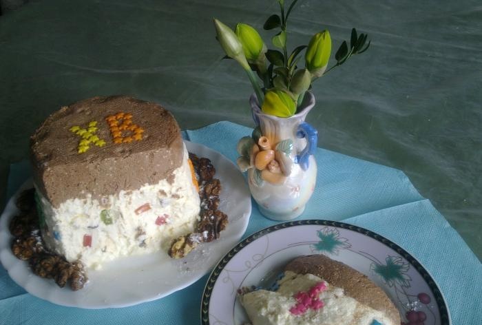 Cottage cheese Easter with chocolate top