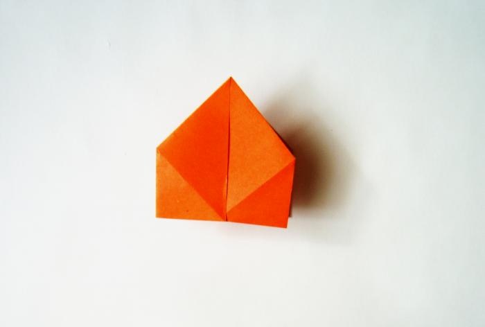Cutie de hârtie origami în formă de pisică