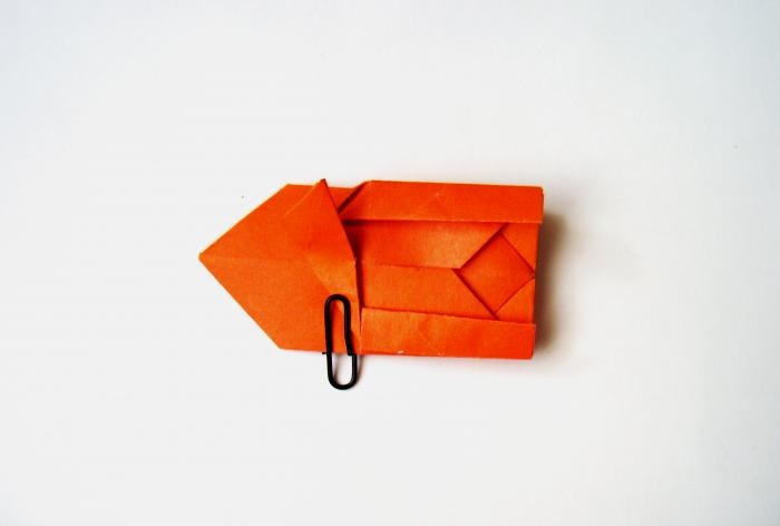 Cutie de hârtie origami în formă de pisică