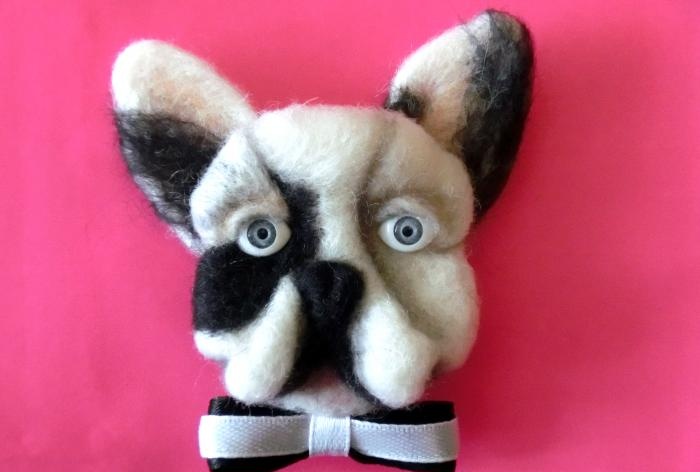 Brosch Hund gjord av ull
