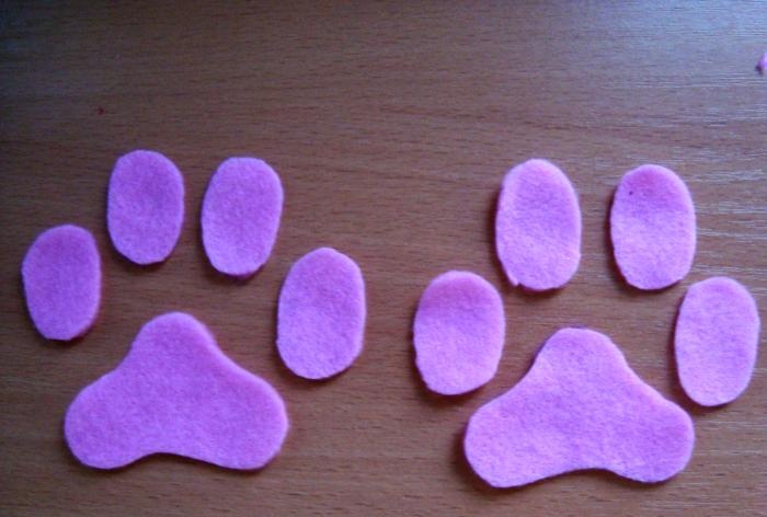 Decor of mittens Cat's paws