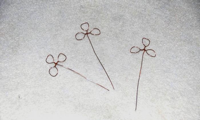 Tre laget av wire og neglelakk