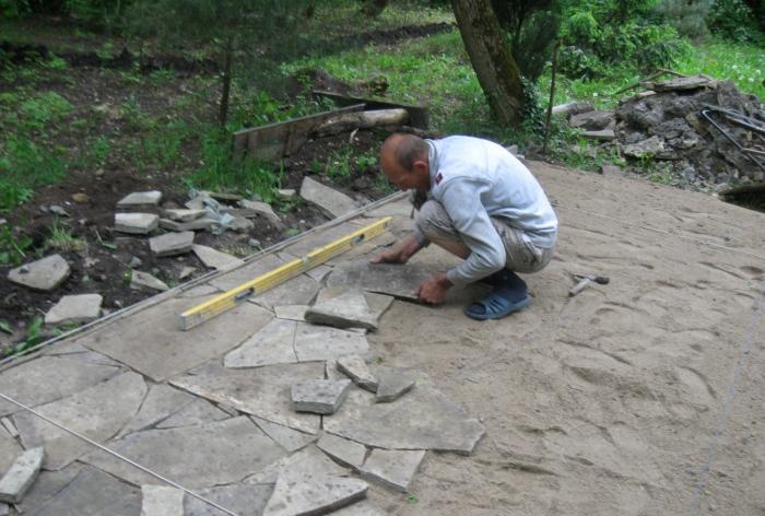 Col·locació del lloc amb pedra arenisca