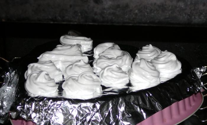 Kaip pasigaminti orinį meringue