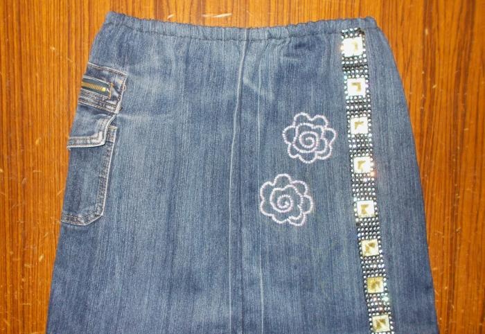 Denim skirt with embroidery