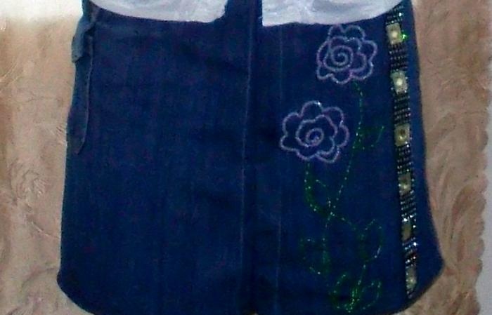 Džínová sukně s výšivkou