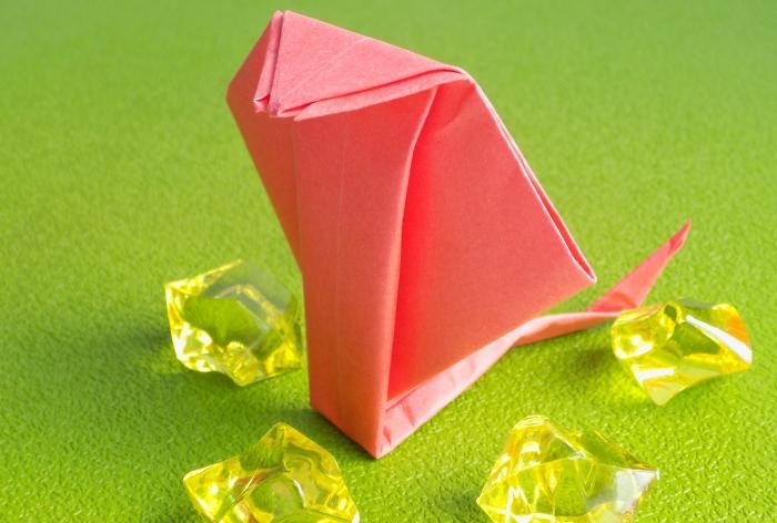 Πώς να φτιάξετε μια κόμπρα χρησιμοποιώντας την τεχνική origami