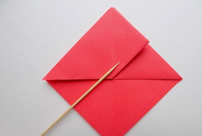 Kā izgatavot kobru, izmantojot origami tehniku