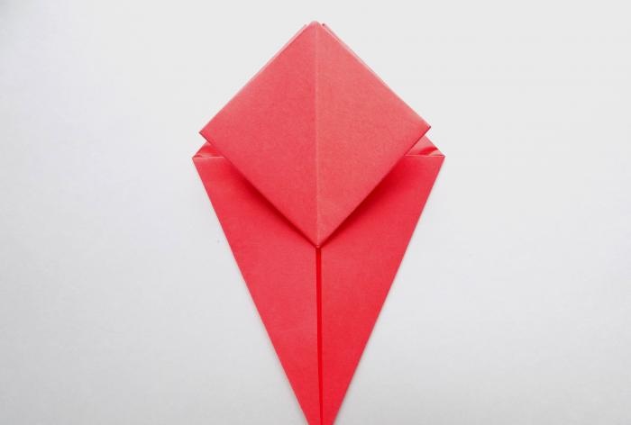Wie man mit der Origami-Technik eine Kobra bastelt