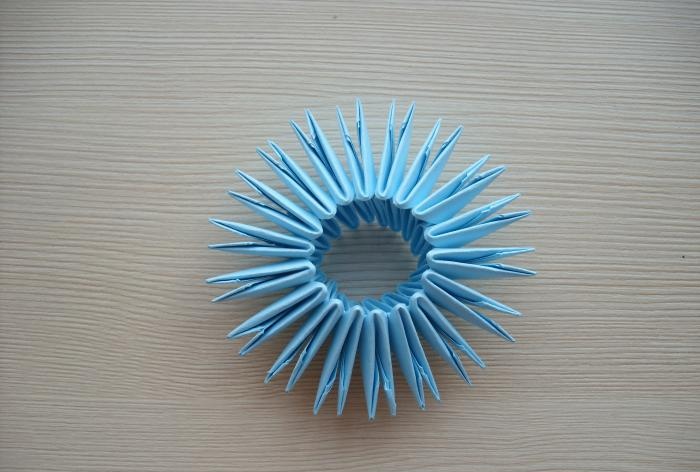 Кактус користећи технику модуларног оригамија