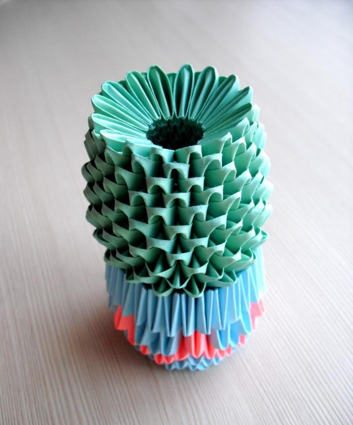 Cactus utilisant la technique de l'origami modulaire