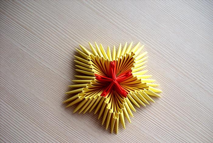 Cactus utilisant la technique de l'origami modulaire