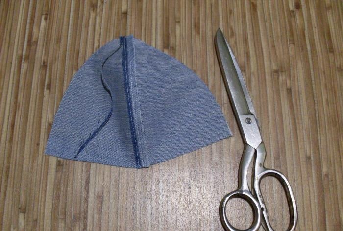 We sew a denim baseball cap for a baby