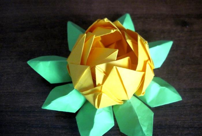 Origami-Seerose