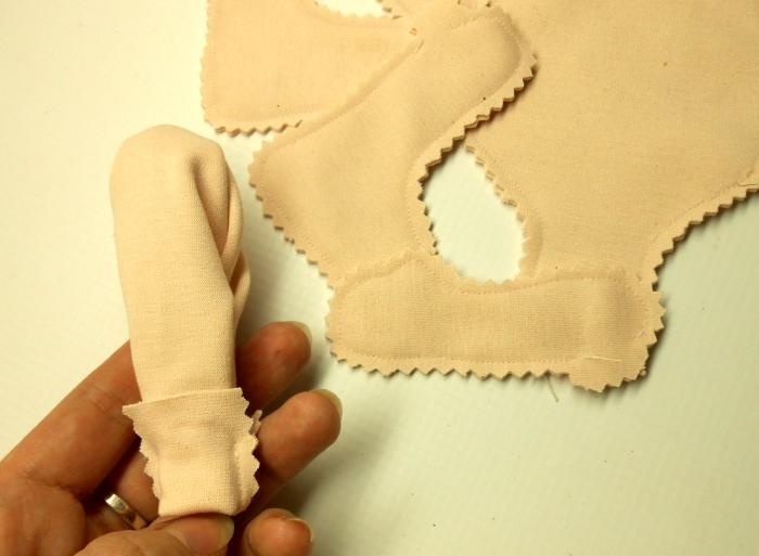 Cómo coser una muñeca interior textil.