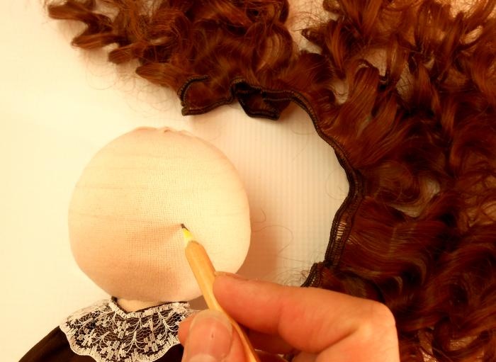Как да шиете текстилна интериорна кукла