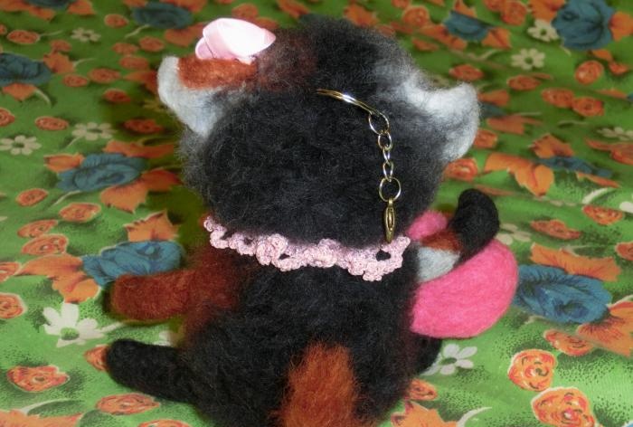 chat tacheté en feutrage de laine