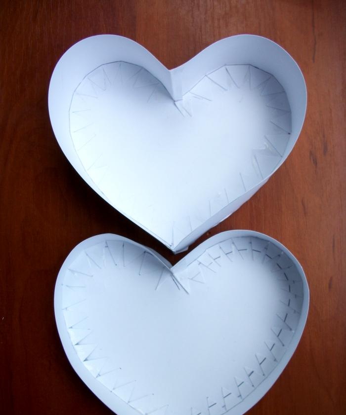 DIY κουτί σε σχήμα καρδιάς